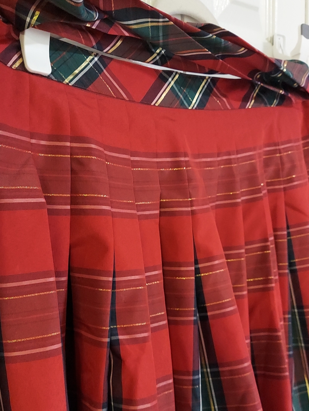 Talbots Skirt, Size 18W, Red & Green Stewart Plaid, Pleats, Tie Belt - Picture 8 of 11
